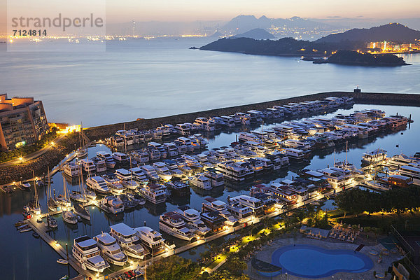 Fischereihafen Fischerhafen beleuchtet Hafen Motorjacht Nacht Ufer Boot Beleuchtung Licht Jachthafen Yacht Ansicht China Asien Hongkong Illumination Lantau