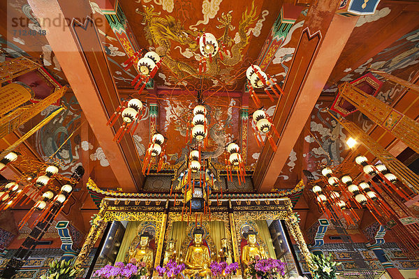 Urlaub  Reise  Religion  fünfstöckig  Buddhismus  China  Mönch  Asien  Hongkong  Lantau  Kloster  Ngong Ping  Po Lin Kloster  Taoismus  Tourismus