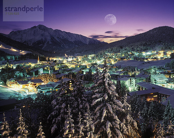 Europa  Reise  Beleuchtung  Licht  Mond  Österreich  Stimmung  Schnee  Tourismus  Tirol