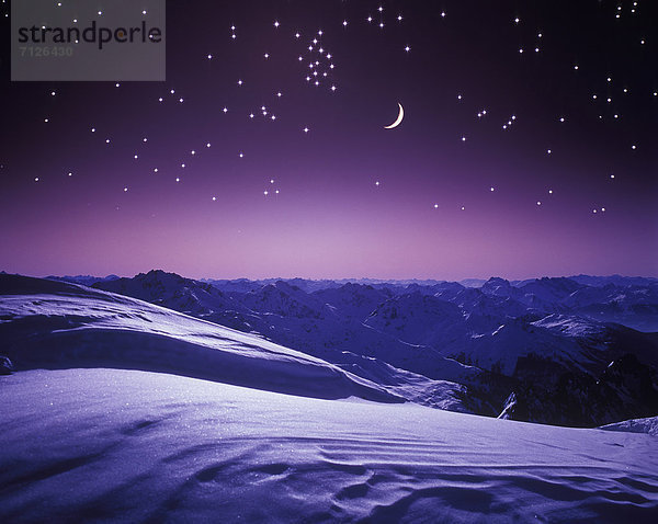 Kälte  Bodenhöhe  sternförmig  Europa  Berg  Winter  Abend  Schnee  Mond  Arlbergpass  Arlberg  Österreich  Stimmung  Tirol  Valluga