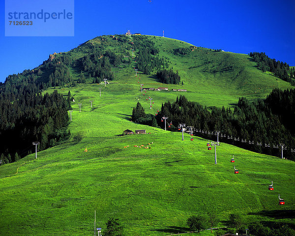 Landschaftlich schön landschaftlich reizvoll Europa Reise Sommer heben Himmel sauber Wald Natur Holz Wiese Gondel Gondola sehen Österreich Stimmung Sommerurlaub Tirol