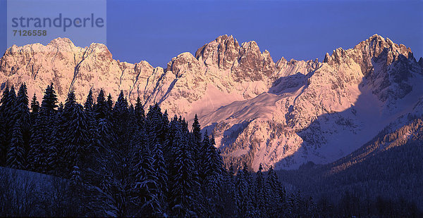 Kälte Panorama Helligkeit Europa Berg Winter Sonnenstrahl Morgen gehen Himmel Wald Natur Holz Österreich reingehen Schnee Sonne Tirol