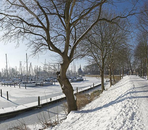Wasser  Hafen  Europa  Winter  Baum  Großstadt  Boot  Eis  Dorf  Schiff  Niederlande  Flucht  Schnee
