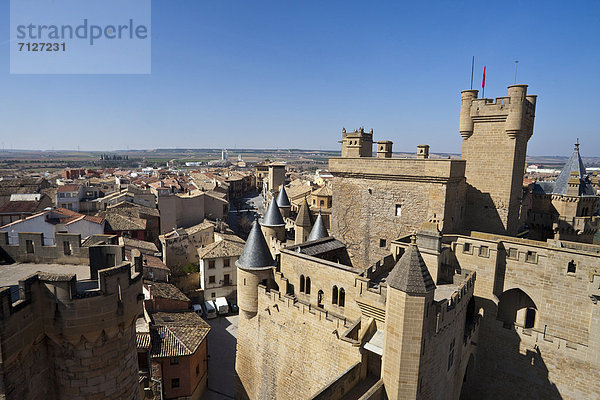 Dach  Europa  französisch  Palast  Schloß  Schlösser  folgen  Stadt  Architektur  Geschichte  Festung  Turm  Einfluss  Navarra  Spanien