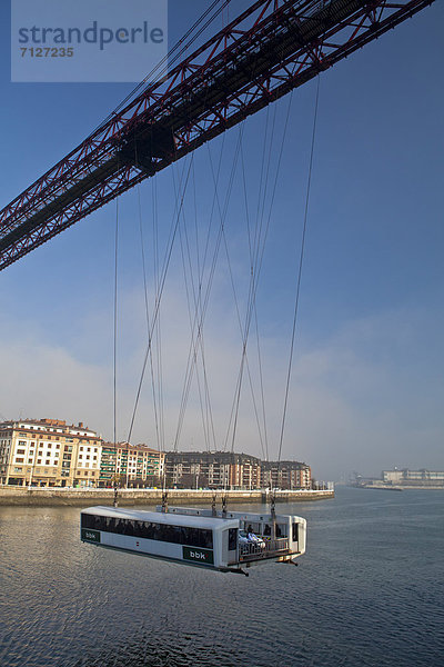 überqueren  Europa  Transport  hängen  Wahrzeichen  Brücke  bizarr  Fluss  Eiffelturm  UNESCO-Welterbe  Seilbahn  Eisen  Spanien  Straßenverkehr  Vizcaya