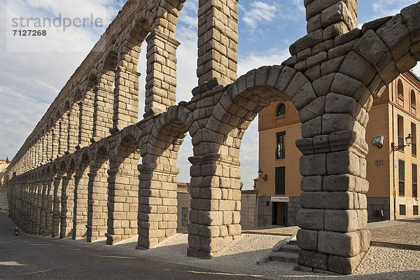 Skyline  Skylines  Europa  Architektur  Geschichte  Herbst  UNESCO-Welterbe  Aquädukt  römisch  Segovia  Spanien