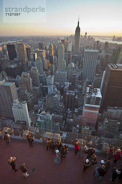 Vereinigte Staaten von Amerika  USA  Skyline  Skylines  Amerika  Gebäude  Tourist  Hochhaus  New York City  Ansicht  Terrasse  Innenstadt  Manhattan