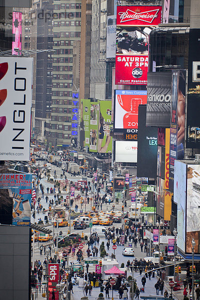 Vereinigte Staaten von Amerika  USA  New York City  Amerika  Werbung  beschäftigt  Großstadt  Zeichen  groß  großes  großer  große  großen  Tourismus  Allee  Broadway  Manhattan  Times Square  Straßenverkehr