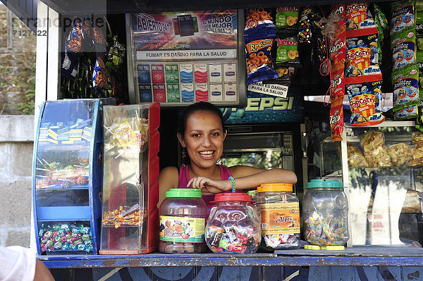 Frau  Laden  Mittelamerika  Mädchen  Tresen  Nicaragua
