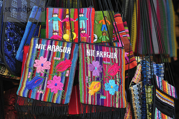 Farbaufnahme  Farbe  Tasche  Mittelamerika  Laden  Nicaragua