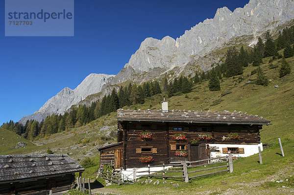 Außenaufnahme  Landschaftlich schön  landschaftlich reizvoll  Hütte  Europa  Berg  Tag  niemand  Natur  Alpen  Herbst  Österreich  freie Natur  Pongau