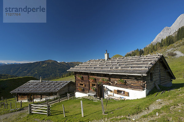 Außenaufnahme  Landschaftlich schön  landschaftlich reizvoll  Hütte  Europa  Berg  Tag  niemand  Natur  Alpen  Herbst  Österreich  freie Natur  Pongau