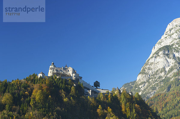 Außenaufnahme  Baustelle  Europa  Berg  Tag  Palast  Schloß  Schlösser  Gebäude  niemand  Architektur  Festung  Alpen  Herbst  Geographie  Österreich  freie Natur  Pongau