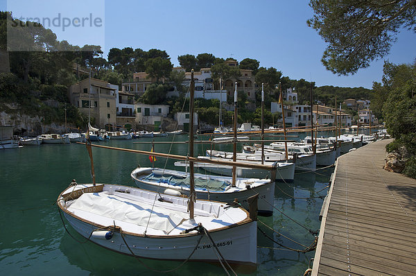 Fischereihafen  Fischerhafen  Außenaufnahme  Hafen  Europa  Tag  europäisch  niemand  Boot  Insel  Mallorca  Balearen  Balearische Inseln  Cala Figuera  Fischerboot  freie Natur  Spanien  spanisch