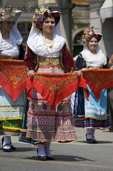 Hochformat Außenaufnahme Europa Frau Kleidung Tradition Mensch weiblich - Mensch Insel Korfu Tracht Griechenland Mittelmeer freie Natur