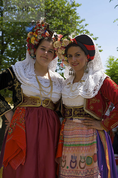 Hochformat Außenaufnahme Europa Frau Kleidung Tradition Mensch weiblich - Mensch Insel Korfu Tracht Griechenland Mittelmeer freie Natur
