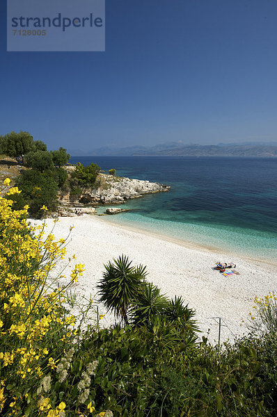 Hochformat Außenaufnahme Europa Strand Küste Meer Insel Korfu Sandstrand Griechenland Mittelmeer freie Natur