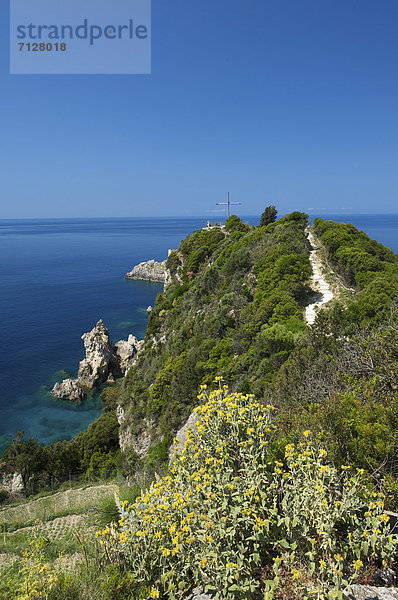 Hochformat Außenaufnahme Landschaftlich schön landschaftlich reizvoll Europa Küste Meer Natur Insel Korfu Griechenland Mittelmeer freie Natur Paleokastritsa