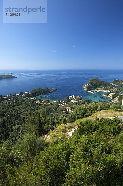 Hochformat Außenaufnahme Landschaftlich schön landschaftlich reizvoll Europa Küste Meer Natur Insel Korfu Griechenland Mittelmeer freie Natur Paleokastritsa