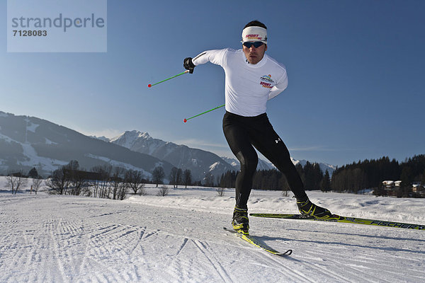 Wintersport  Winter  Mann  Sport  Skisport  Ski  Langlaufski  Ramsau bei Berchtesgaden  Österreich