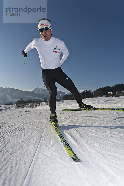 Wintersport  Winter  Mann  Sport  Skisport  Ski  Langlaufski  Ramsau bei Berchtesgaden  Österreich