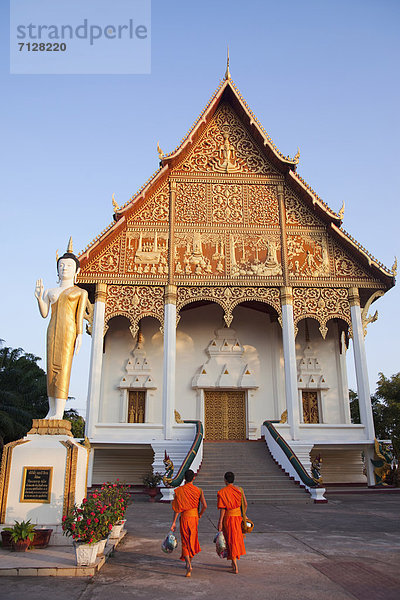 Vientiane  Hauptstadt  Urlaub  Reise  Buddhistischer Tempel  fünfstöckig  Buddhismus  Tempel  Asien  Buddha  Buddhastatue  Laos  Tourismus