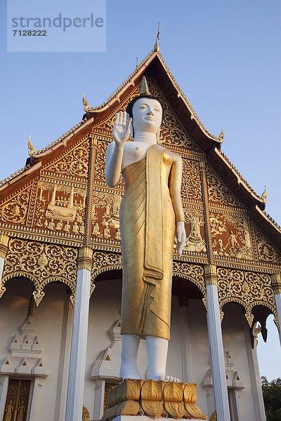 Vientiane  Hauptstadt  Urlaub  Reise  Buddhistischer Tempel  fünfstöckig  Buddhismus  Tempel  Asien  Buddha  Buddhastatue  Laos  Tourismus