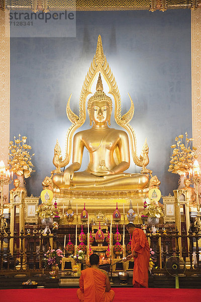 Bangkok  Hauptstadt  Urlaub  Reise  Gebet  fünfstöckig  Buddhismus  Tempel  Mönch  Asien  Marble Temple  Thailand  Tourismus  Wat Benchamabophit