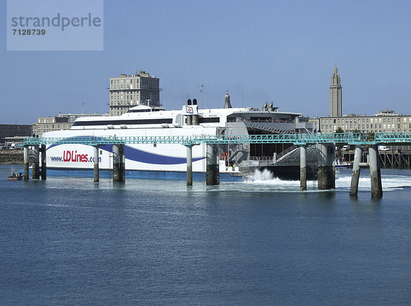 Frankreich  Europa  Transport  Boot  Fähre  Katamaran  Le Havre  Normandie