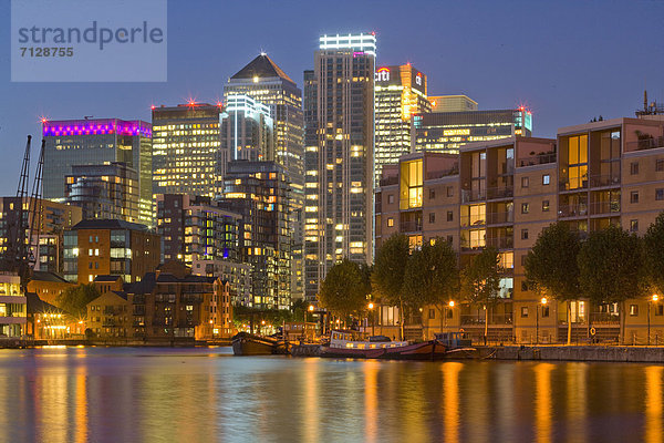 Europa  Nacht  Gebäude  London  Hauptstadt  Fluss  Canary Wharf  Docklands  England