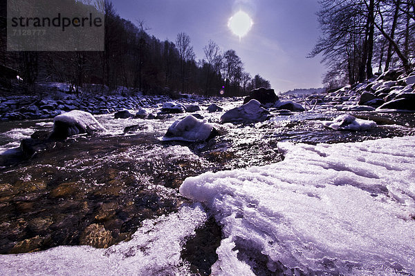 Felsbrocken Winter Stein Eis Fluss Bach Kies Emmentaler Kanton Bern Schweiz