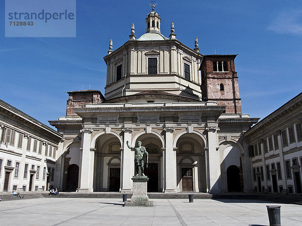 Basilika di San Lorenzo Maggiore alle Colonne  Basilika  Corso Porta Ticinese  Kirche  Italien Kirche  Kirche  Konstantin  Mailand  Statue