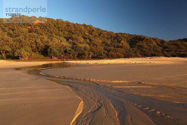 Wasser  Strand  Attraktivität  Küste  Sonnenaufgang  Meer  Fluss  Sand  Düne  Geländewagen  Allradantrieb  Australien  Fraser Island  Queensland  Tourismus
