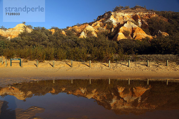 Helligkeit  Wasser  Strand  Attraktivität  Küste  Sonnenaufgang  Spiegelung  Meer  Fluss  Pfütze  Sand  Düne  Geländewagen  Mineral  Berggipfel  Gipfel  Spitze  Spitzen  Allradantrieb  Australien  Erosion  Fraser Island  Queensland  Tourismus