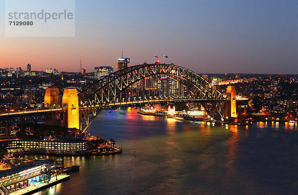 Sehenswürdigkeit  Wasser  Hafen  Reise  Nacht  Erhöhte Ansicht  Aufsicht  Stadt  Großstadt  Brücke  Australien  Metropole  New South Wales  Sydney  Sydney Harbour Bridge  Tourismus