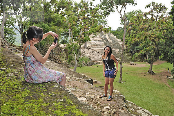 Ruine  Mittelamerika  2  Mädchen  UNESCO-Welterbe  Honduras
