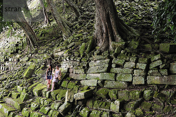 Ruine  Mittelamerika  2  Mädchen  UNESCO-Welterbe  Honduras