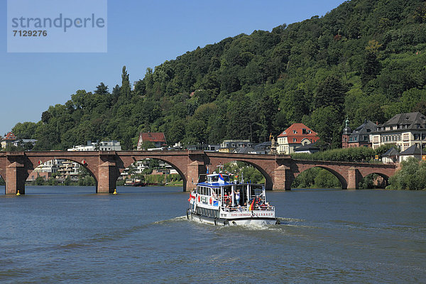 Naturschutzgebiet  Boot  Baden-Württemberg  Schotterstrasse  Deutschland  Heidelberg  Alte Brücke
