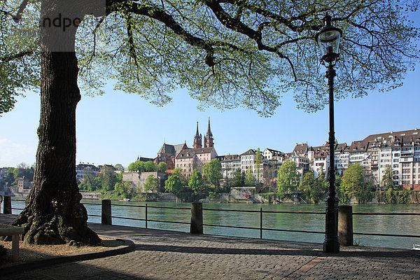 Landschaftlich schön  landschaftlich reizvoll  Europa  niemand  Reise  Querformat  Fluss  Kathedrale  Geographie  Basel  Schweiz