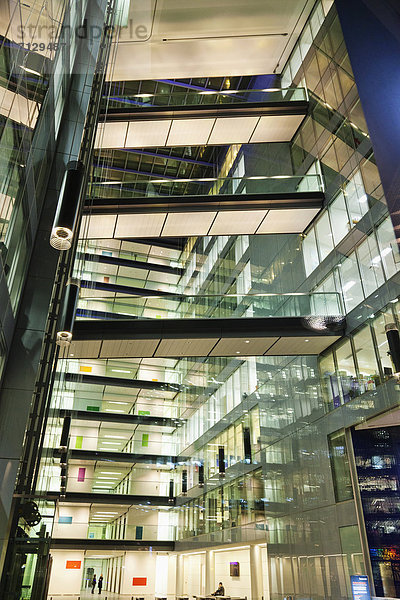Bürogebäude beleuchtet Büro britisch Großbritannien London Hauptstadt Grafik Architektur moderne Architektur Unterstützung London Borough of Southwark Nacht Beleuchtung Licht Business England Illumination Nachtansicht