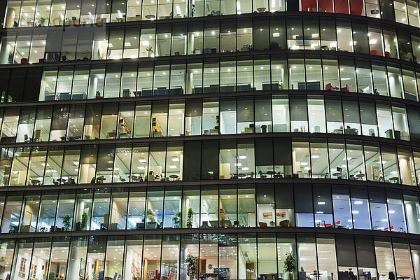 Bürogebäude  beleuchtet  Büro  britisch  Großbritannien  London  Hauptstadt  Grafik  Architektur  moderne Architektur  Unterstützung  London Borough of Southwark  Nacht  Beleuchtung  Licht  Business  England