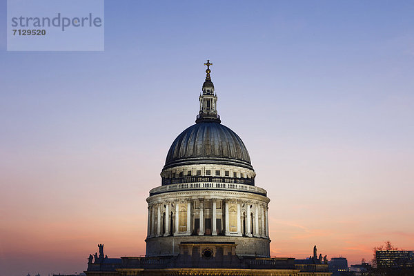beleuchtet  Urlaub  Sonnenuntergang  britisch  Großbritannien  London  Hauptstadt  Reise  Architektur  Kirche  Kathedrale  ernst  St. Pauls Cathedral  Nacht  Abenddämmerung  England  Tourismus