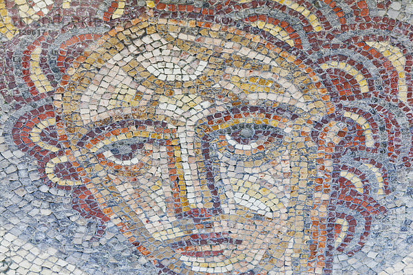 Urlaub  britisch  Großbritannien  Reise  Archäologie  Geschichte  England  Mosaik  römisch  Tourismus  West Sussex