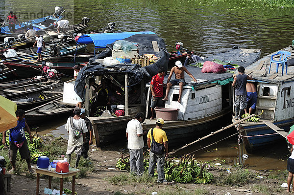 beladen  Banane  Ufer  Boot  Dock  Kolumbien  Südamerika