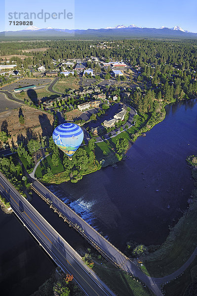 Vereinigte Staaten von Amerika  USA  Biegung  Biegungen  Kurve  Kurven  gewölbt  Bogen  gebogen  Amerika  Luftballon  Ballon  Ereignis  Brücke  Fluss  Nordamerika  Damm  Oregon
