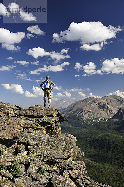 Vereinigte Staaten von Amerika  USA  Nationalpark  Felsbrocken  Mann  Amerika  folgen  Steilküste  wandern  Nordamerika  Rocky Mountains  klettern  Colorado