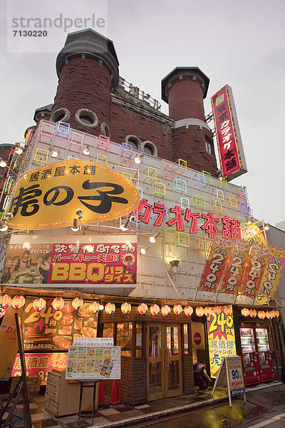 Urlaub  Gebäude  Entertainment  Reise  Großstadt  Tokyo  Hauptstadt  Beleuchtung  Licht  Asien  Ortsteil  Japan  Karaoke  Shinjuku