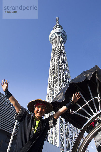 Mann  Tradition  Urlaub  Reise  Großstadt  Tokyo  Hauptstadt  Architektur  Turm  Asien  Japan  modern  Rikscha