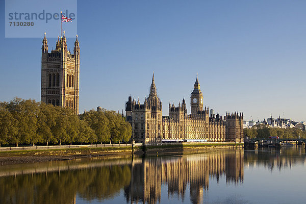 Europa Urlaub Großbritannien London Hauptstadt Reise Großstadt Fluss Themse Westminster Abbey Big Ben England Houses of Parliament Palace of Westminster