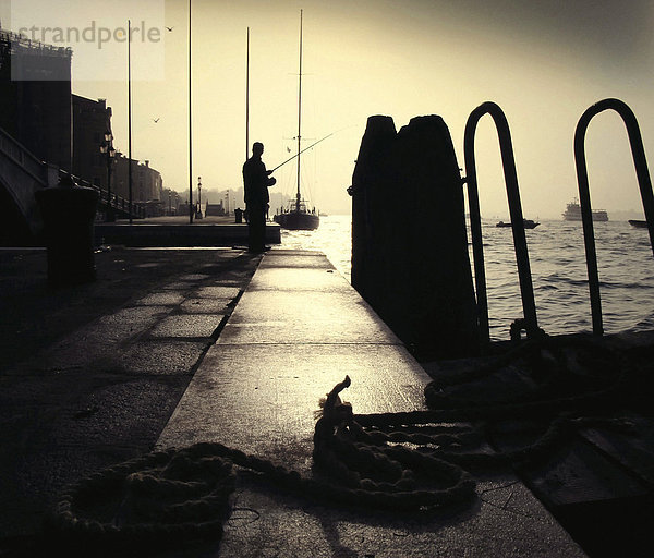Europa  Seil  Tau  Beleuchtung  Licht  Meer  Gegenlicht  Fischer  Italien  Venedig